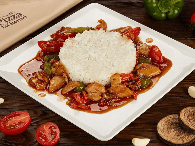 Wok с рисом, курицей и соусом Терияки